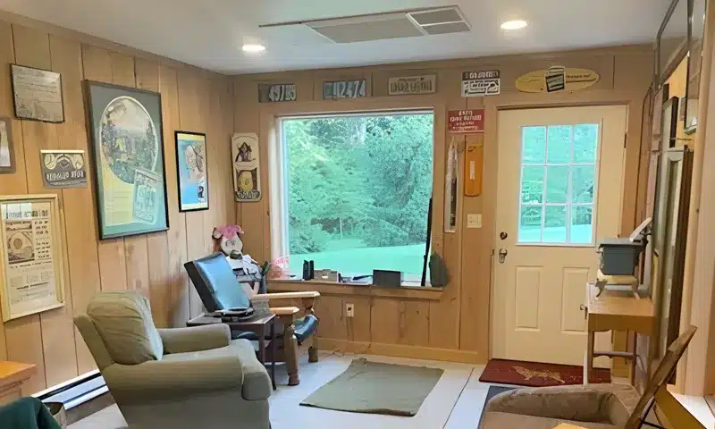Room in house with windows and filtration system on ceiling